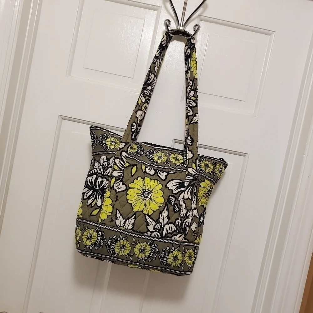 Colorful Quilted Shoulder zip close bag - Picture 4 of 10